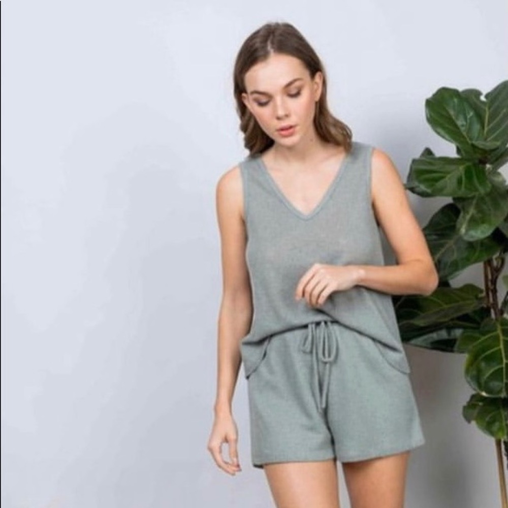 Comfy 2 piece olive set!